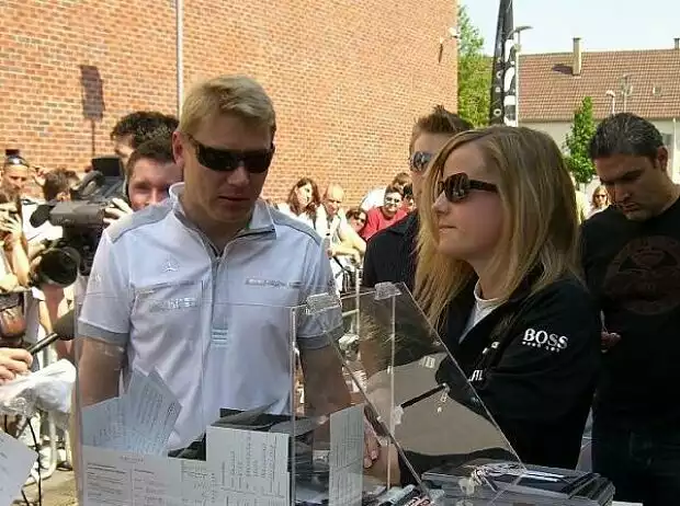 Titel-Bild zur News: Mika Häkkinen, Susie Stoddart