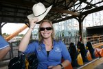 Sarah Fisher und der in Texasa fast obligatorische Hut