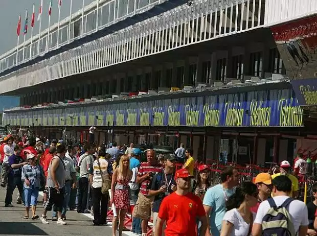 Fans in Barcelona Titel-Bild zur News: Fans in Barcelona