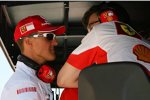 Michael Schumacher und Chris Dyer (Ferrari) 