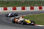 Giancarlo Fisichella (Renault) vor Nico Rosberg  (Williams) 