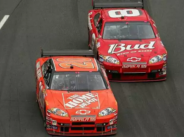 Tony Stewart Dale Earnhardt Jr. Titel-Bild zur News: Tony Stewart Dale Earnhardt Jr.