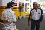 Fernando Alonso (McLaren-Mercedes) mit seinem Ex-Boss Flavio Briatore (Teamchef) (Renault) 