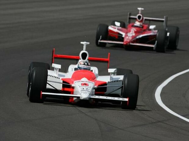 Sam Hornish Jun. vor Dan Wheldon Sam Hornish Jun. vor Dan Wheldon