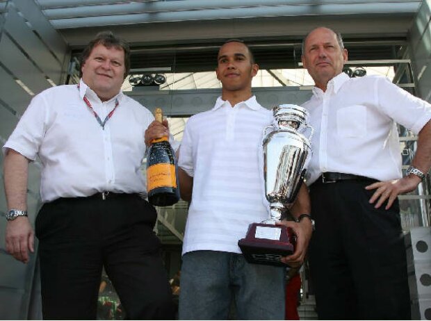 Norbert Haug, Lewis Hamilton und Ron Dennis Norbert Haug, Lewis Hamilton und Ron Dennis