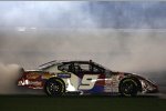 Kasey Kahne feiert seinen Sieg vom Busch Rennen