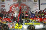 Casey Mears feiert