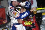 Jimmie Johnson herzt Casey Mears (Hendrick)