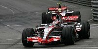 Fernando Alonso vor Lewis Hamilton