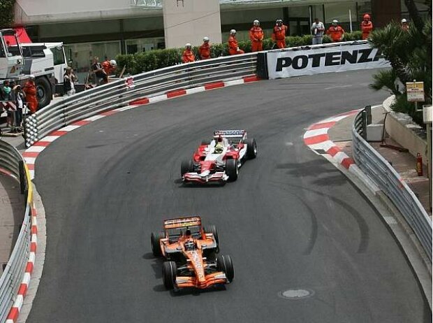 Adrian Sutil vor Ralf Schumacher