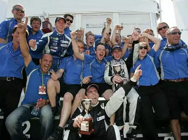 Carlin Motorsport Titel-Bild zur News: Carlin Motorsport