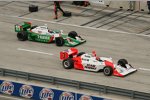 Tony Kanaan und Helio Castroneves in der Boxengasse