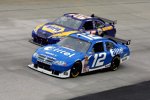 Ryan Newman (Penske) vor Michael Waltrip