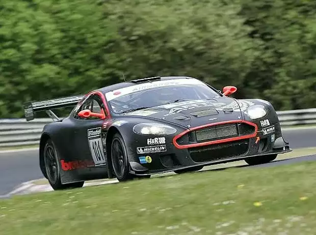 Klaus Ludwig im Aston Martin DBR9S Titel-Bild zur News: Klaus Ludwig im Aston Martin DBR9S