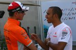 Adrian Sutil (Spyker) und Lewis Hamilton (McLaren-Mercedes)  