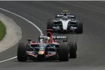 Vitantonio Liuzzi (Toro Rosso) vor Alexander Wurz (Williams) 