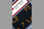Boxentafel beim Zieleinlauf von Marco Werner/Frank Biela/Emanuele Pirro (Audi Sport) 