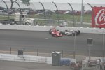 Dan Wheldon und Tomas Scheckter kollidieren in Runde eins