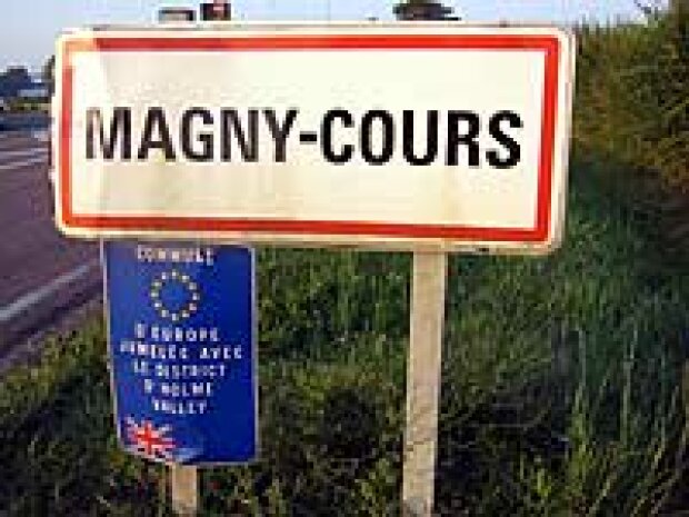 Ortsschild von Magny-Cours Ortsschild von Magny-Cours