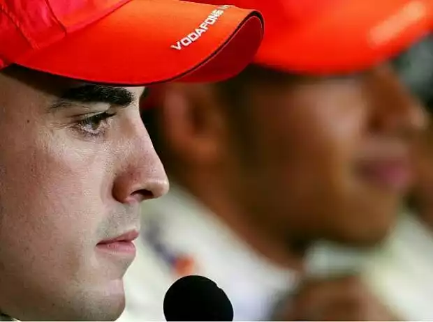 Fernando Alonso und Lewis Hamilton Titel-Bild zur News: Fernando Alonso und Lewis Hamilton