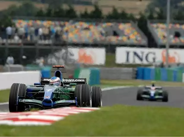 Jenson Button vor Rubens Barrichello Titel-Bild zur News: Jenson Button vor Rubens Barrichello