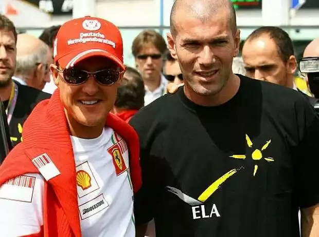 Michael Schumacher mit Zinédine Zidane Titel-Bild zur News: Michael Schumacher mit Zinédine Zidane