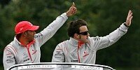 Lewis Hamilton mit Fernando Alonso