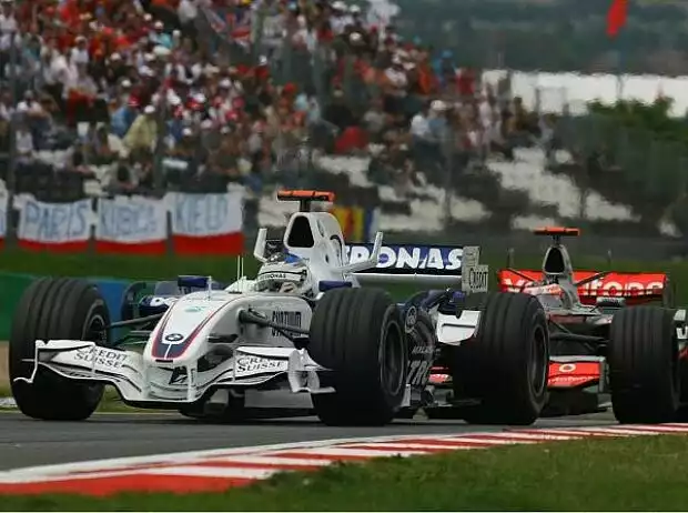 Nick Heidfeld vor Fernando Alonso Titel-Bild zur News: Nick Heidfeld vor Fernando Alonso