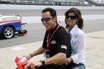 Helio Castroneves (Penske) mit Ehefrau