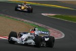 Robert Kubica (BMW Sauber F1 Team) vor Giancarlo Fisichella (Renault) 