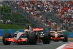 Lewis Hamilton (McLaren-Mercedes) vor Adrian Sutil (Spyker) 
