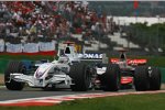 Nick Heidfeld (BMW Sauber F1 Team) vor Fernando Alonso (McLaren-Mercedes)