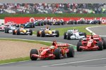 Felipe Massa führt vor Kimi Räikkönen (Ferrari) 