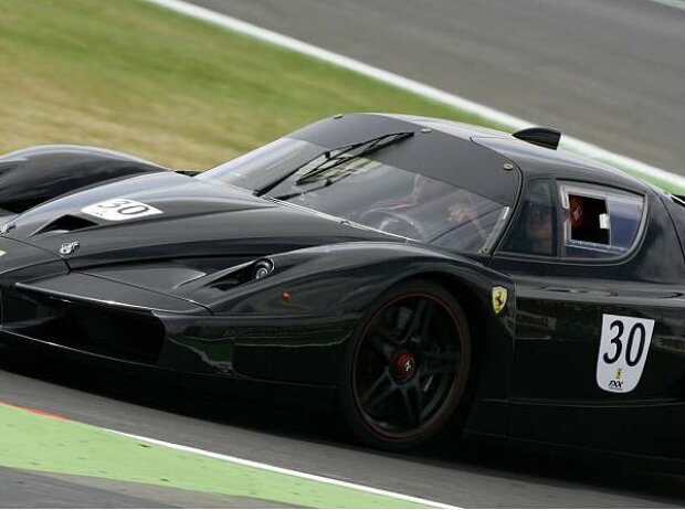 Michael Schumacher und Zinedine Zidane im Ferrari FXX Michael Schumacher und Zinedine Zidane im Ferrari FXX