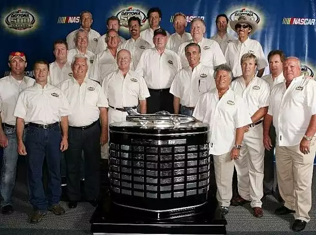 Daytona 500 50. Geburtstag Titel-Bild zur News: Daytona 500 50. Geburtstag
