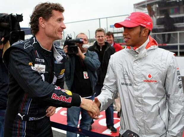 Titel-Bild zur News: David Coulthard mit Lewis Hamilton