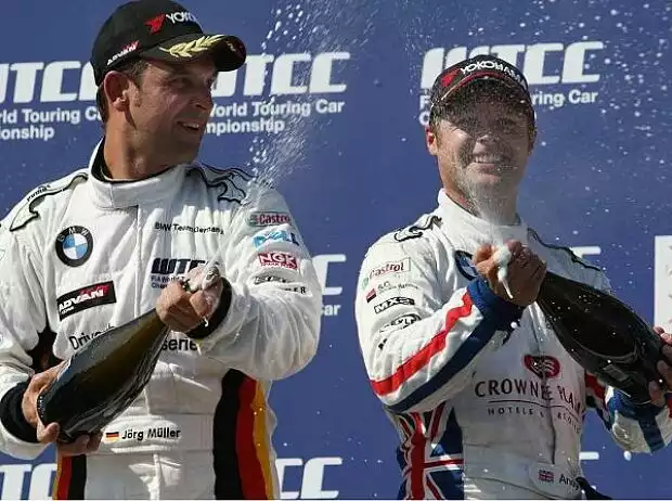 Jörg Müller und Andy Priaulx Titel-Bild zur News: Jörg Müller und Andy Priaulx