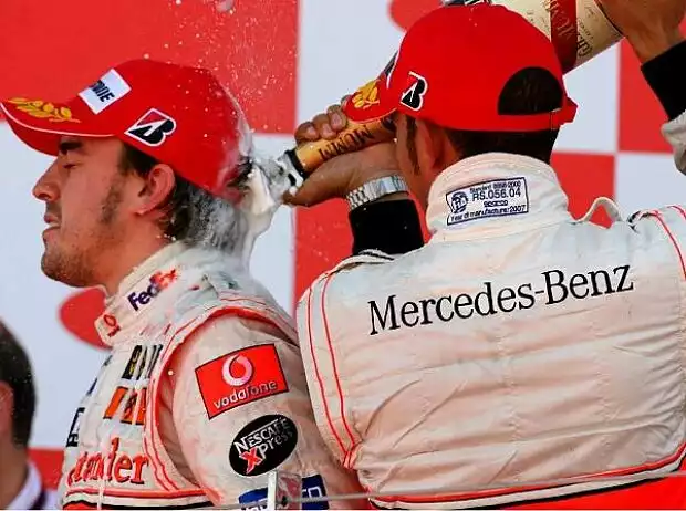 Fernando Alonso und Lewis Hamilton Titel-Bild zur News: Fernando Alonso und Lewis Hamilton
