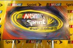 Das neue NASCAR-Sprint-Cup Logo in Öl