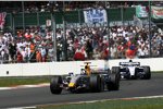 David Coulthard (Red Bull) vor Nico Rosberg (Williams) 