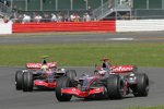 Fernando Alonso vor Lewis Hamilton (McLaren-Mercedes) 