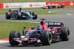 Vitantonio Liuzzi (Toro Rosso) vor Rubens Barrichello (Honda F1 Team) 