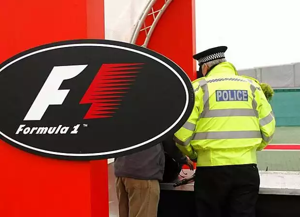 Eingang zum Paddock in Silverstone Titel-Bild zur News: Eingang zum Paddock in Silverstone