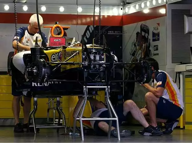 Renault R27 Titel-Bild zur News: Renault R27