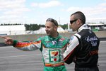 Tony Kanaan zeigt Dario Franchitti (Andretti Green) den Weg