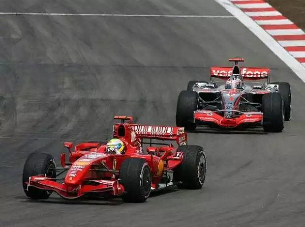 Felipe Massa vor Fernando Alonso Titel-Bild zur News: Felipe Massa vor Fernando Alonso