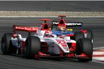 Kazuki Nakajima (DAMS) vor Timo Glock (iSport) 