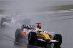 Giancarlo Fisichella (Renault) vor Robert Kubica (BMW Sauber F1 Team) 