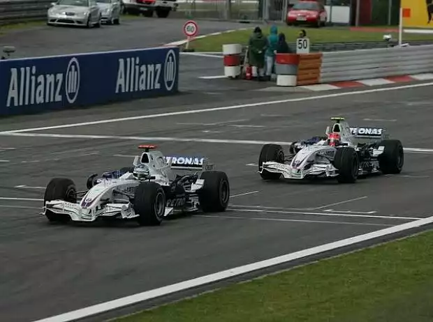 Nick Heidfeld vor Robert Kubica Titel-Bild zur News: Nick Heidfeld vor Robert Kubica