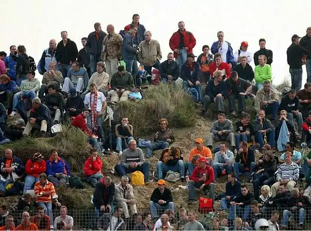 Fans Zandvoort Titel-Bild zur News: Fans Zandvoort